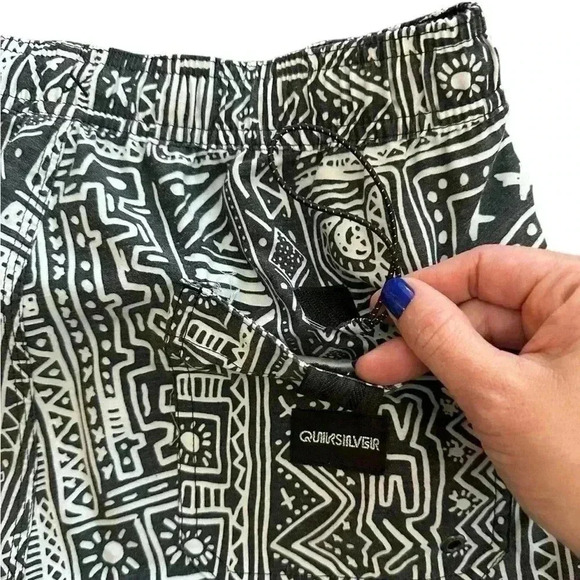 Quiksilver Men's Voodoo Volley Shorts Black White Pockets Drawstring EUC - Picture 10 of 12